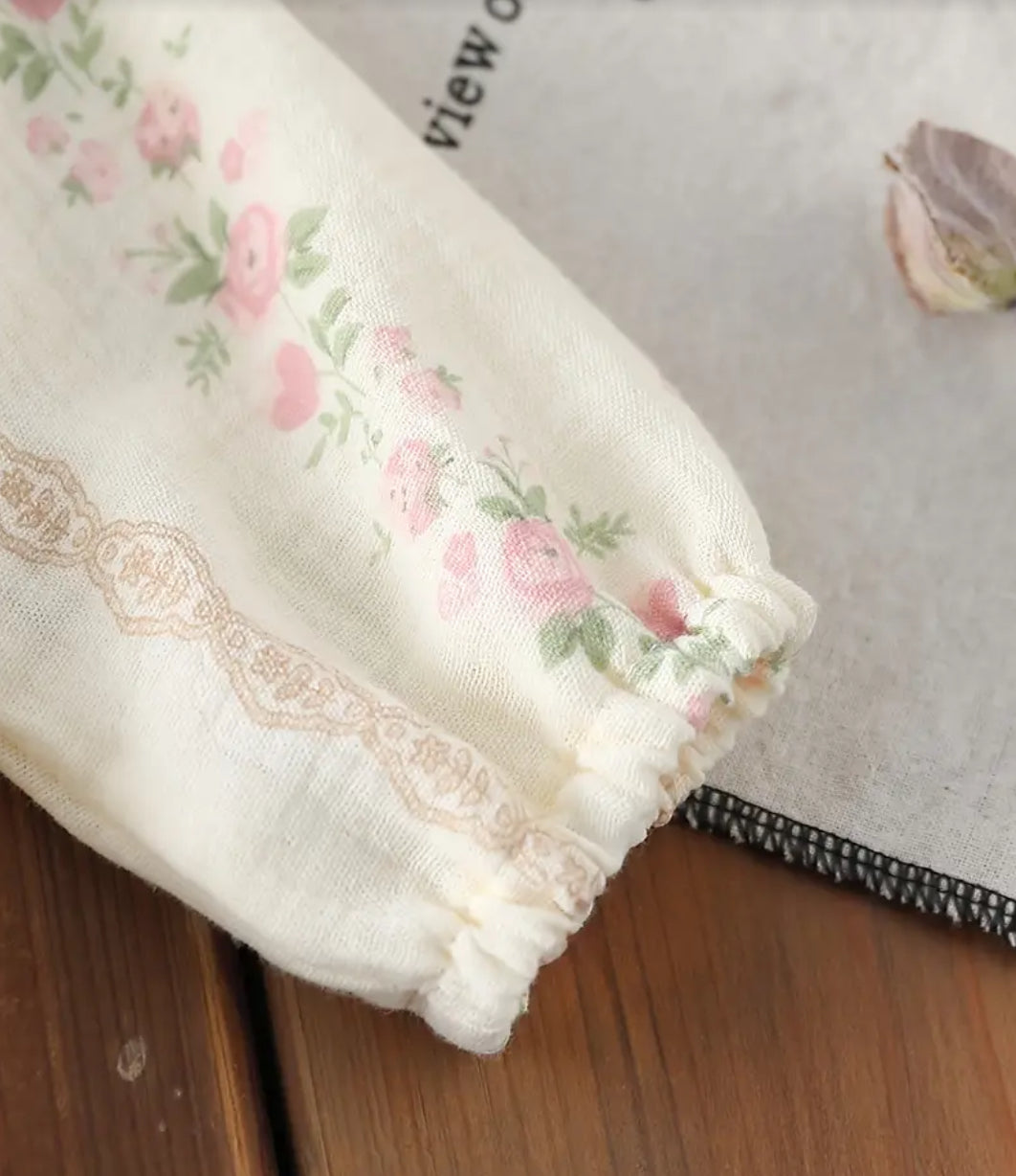 Barboteuse/Chemisier à manches longues fleuries